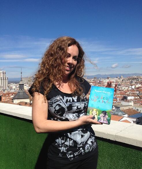 La guionista de 'El Hormiguero' presenta su libro 'Los besos no se gastan' en la Cadena SER