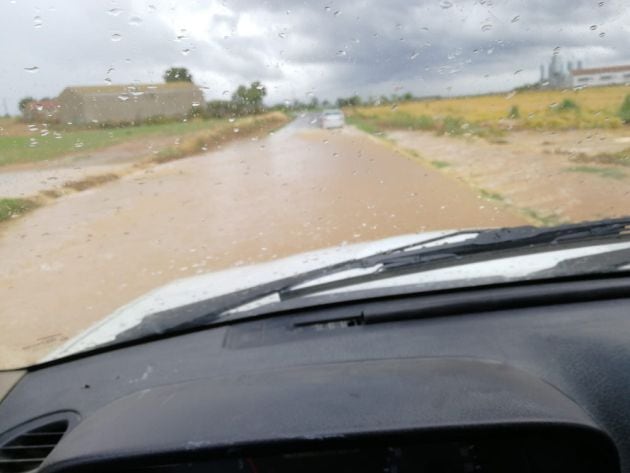 Carretera entre Esplús y Albalate de Cinca, intransitable con las lluvias