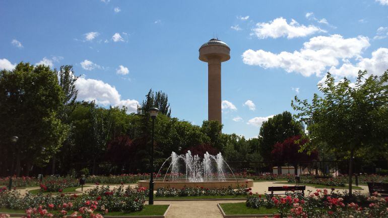 Torre de la Fiesta Árbol en el parque del mismo nombre