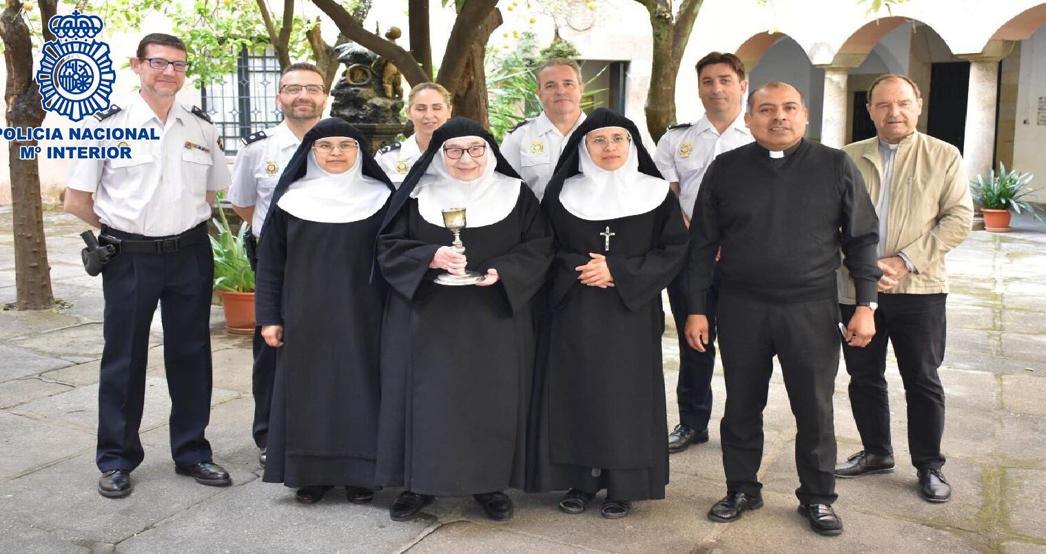 Recuperado en La Rioja un cáliz de plata del siglo XVIII que fue robado en un convento de Cáceres