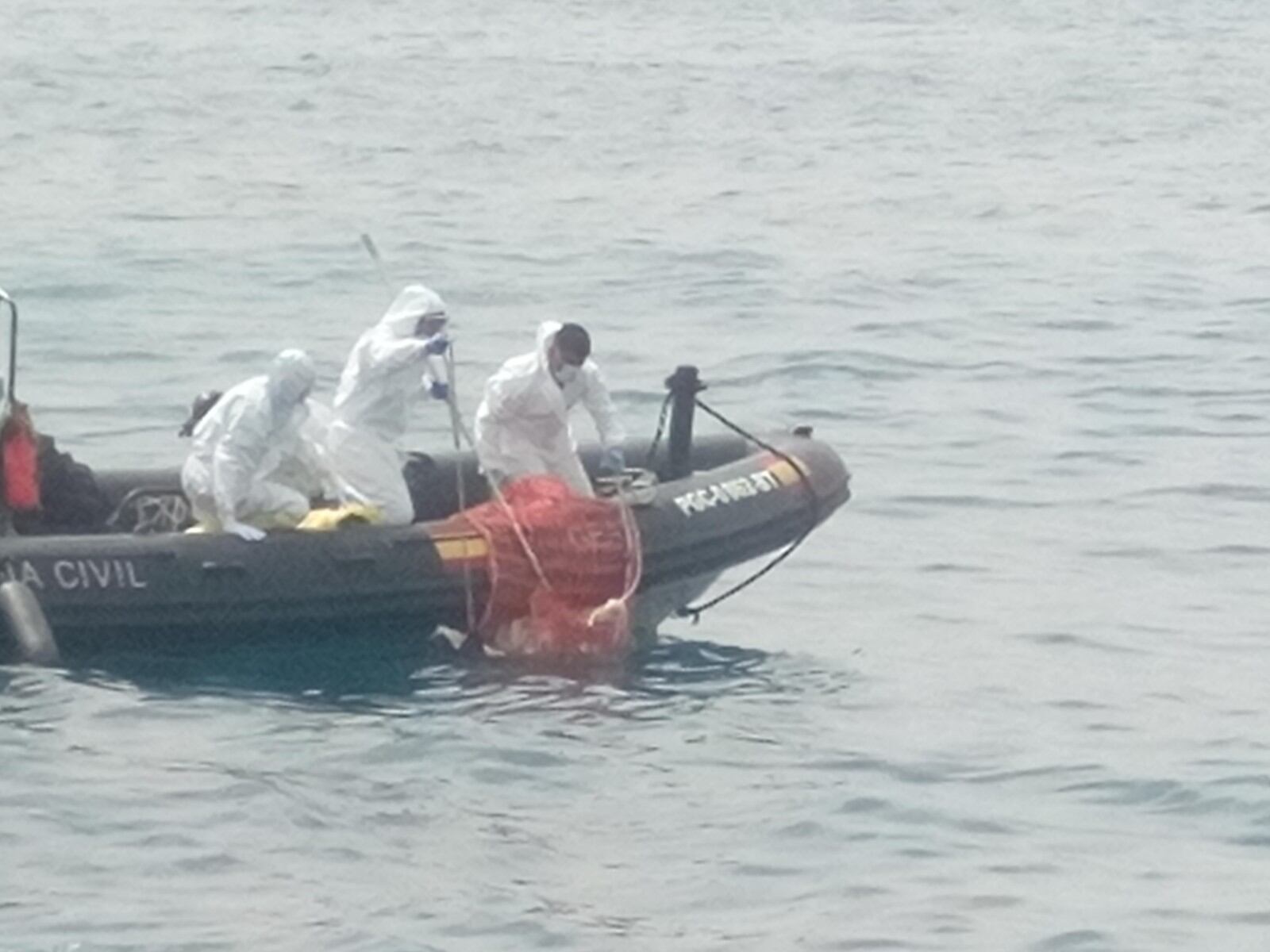 La Guardia Civil recupera el cadáver de una persona en aguas de Alicante