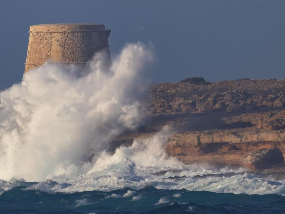 El puerto de Ibiza reabre tras un temporal que deja numerosas incidencias en Ibiza