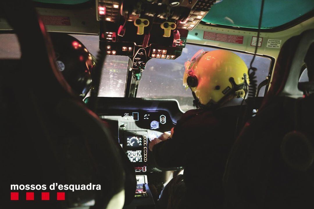 Helicóptero de los Mossos que participa en la operación antidroga en Barcelona.