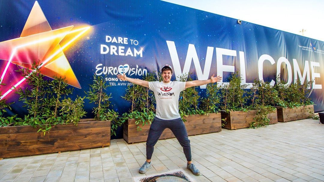 Miki Núñez, el representante español en Eurovisión 2019, tras su llegada a Tel Aviv junto con el equipo que representará a España en el festival