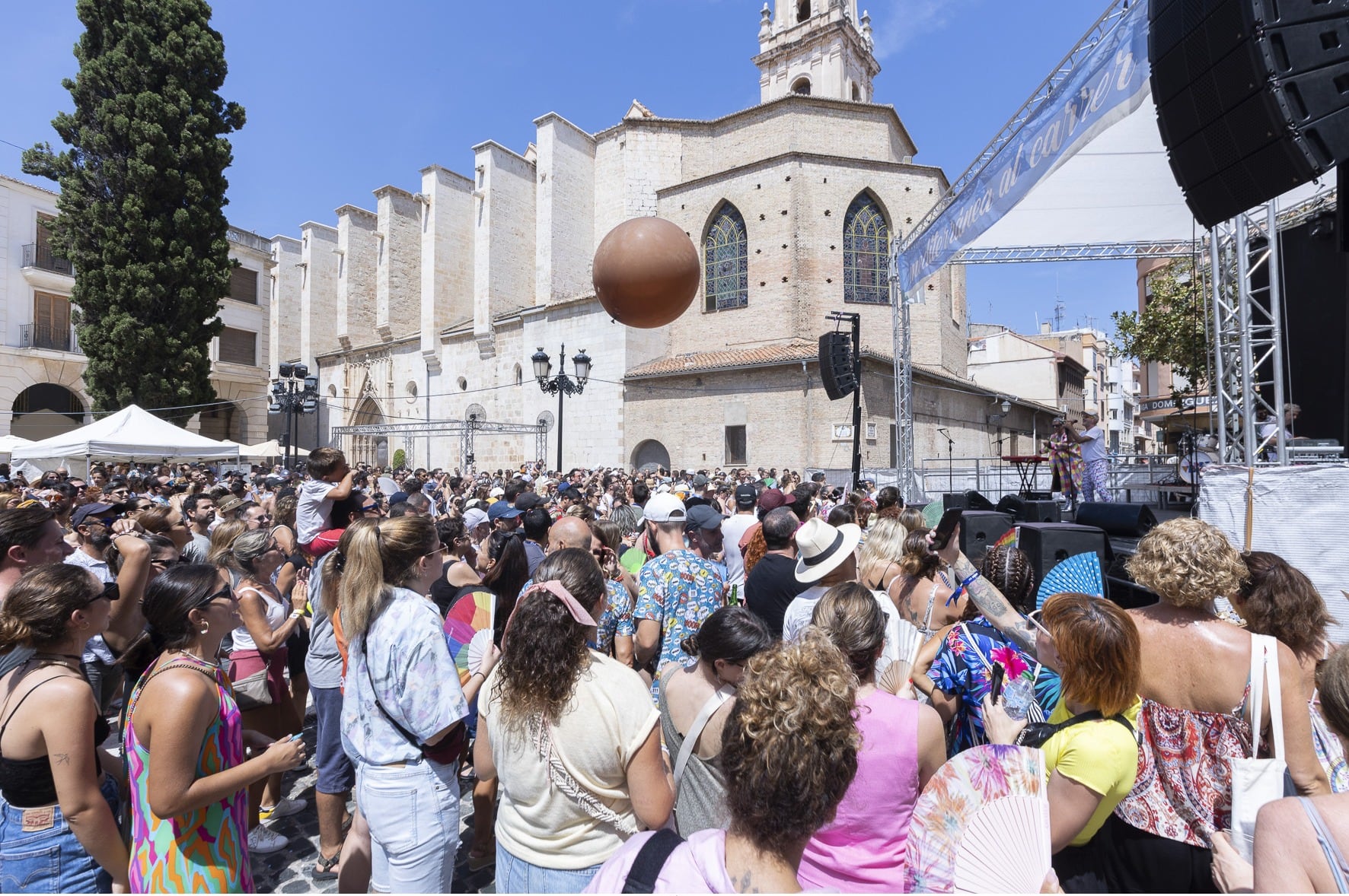 Concierto de Varry Brava en la plaza del Ayuntamiento.