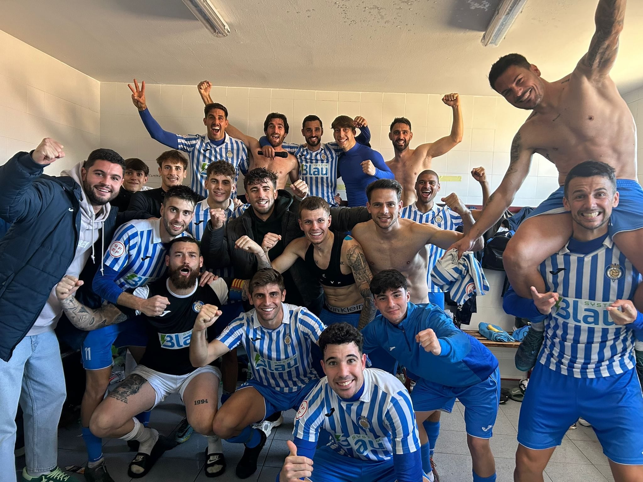 Los jugadores del CF Gandia celebran la victoria