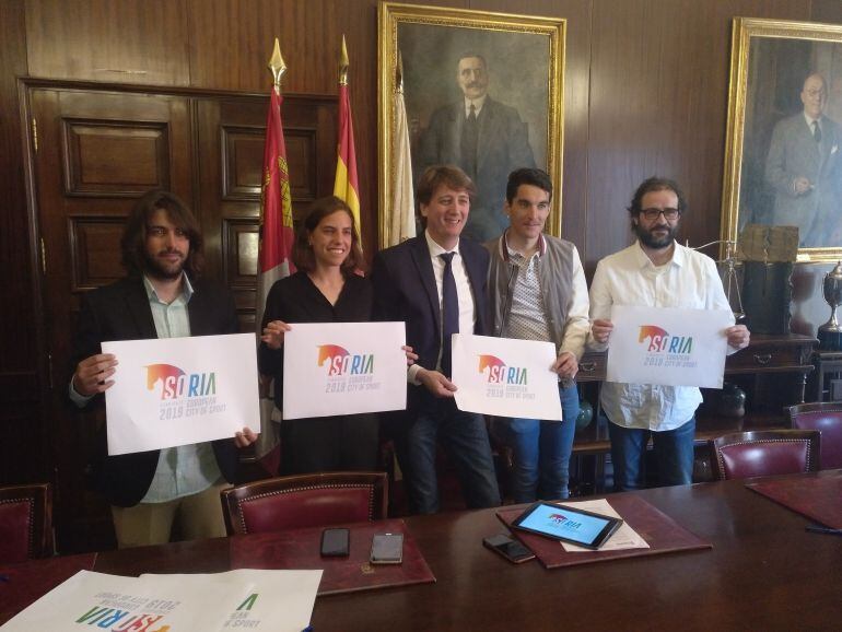 Berná, Pérez, Martínez, Mateo y Pérez Plaza, durante la presentación del logotipo y los embajadores de la candidatura.