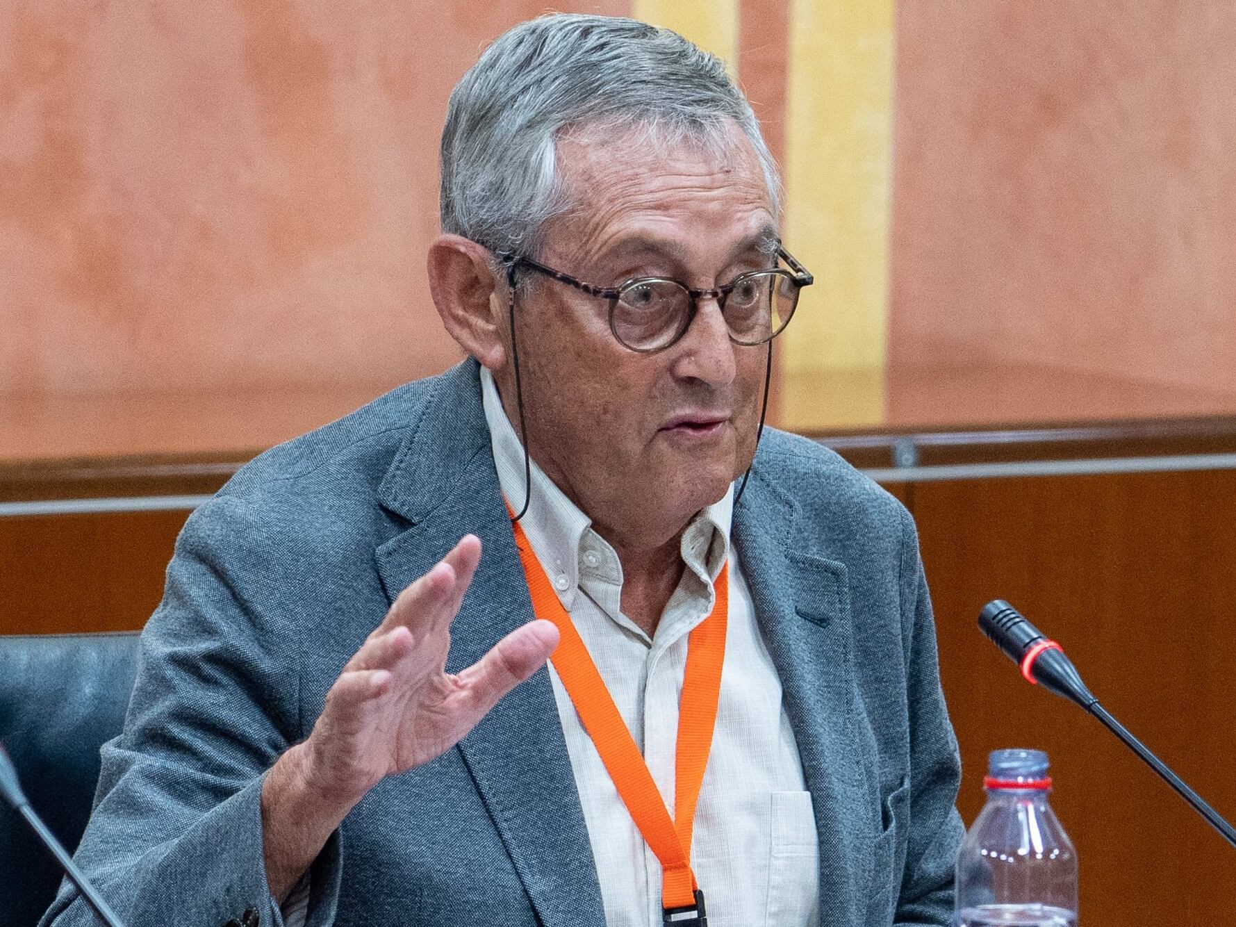 El presidente del Consejo de Participación del Espacio Natural de Doñana, Miguel Delibes de Castroen su comparecencia en la comisión.