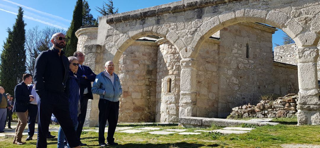 El responsable regional de Cultura también ha visitado la necrópolis de La Cabeza