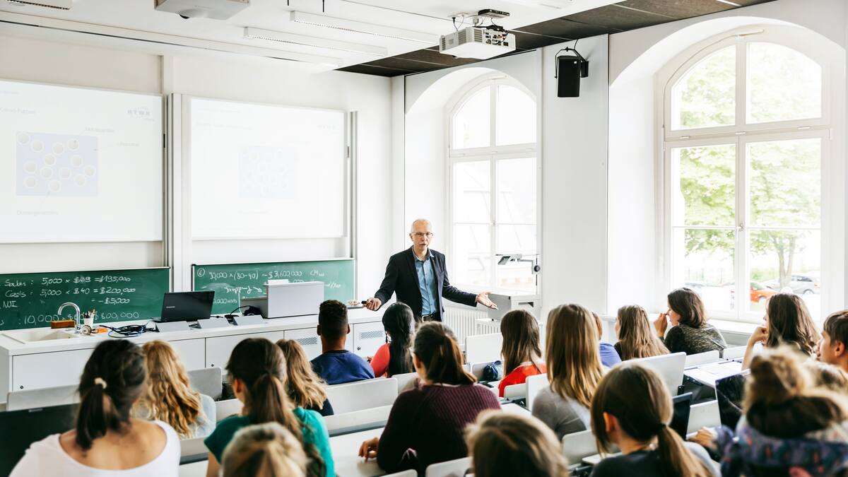En la Ciberseguridad: Digitalización y ciberseguridad en la Universidad