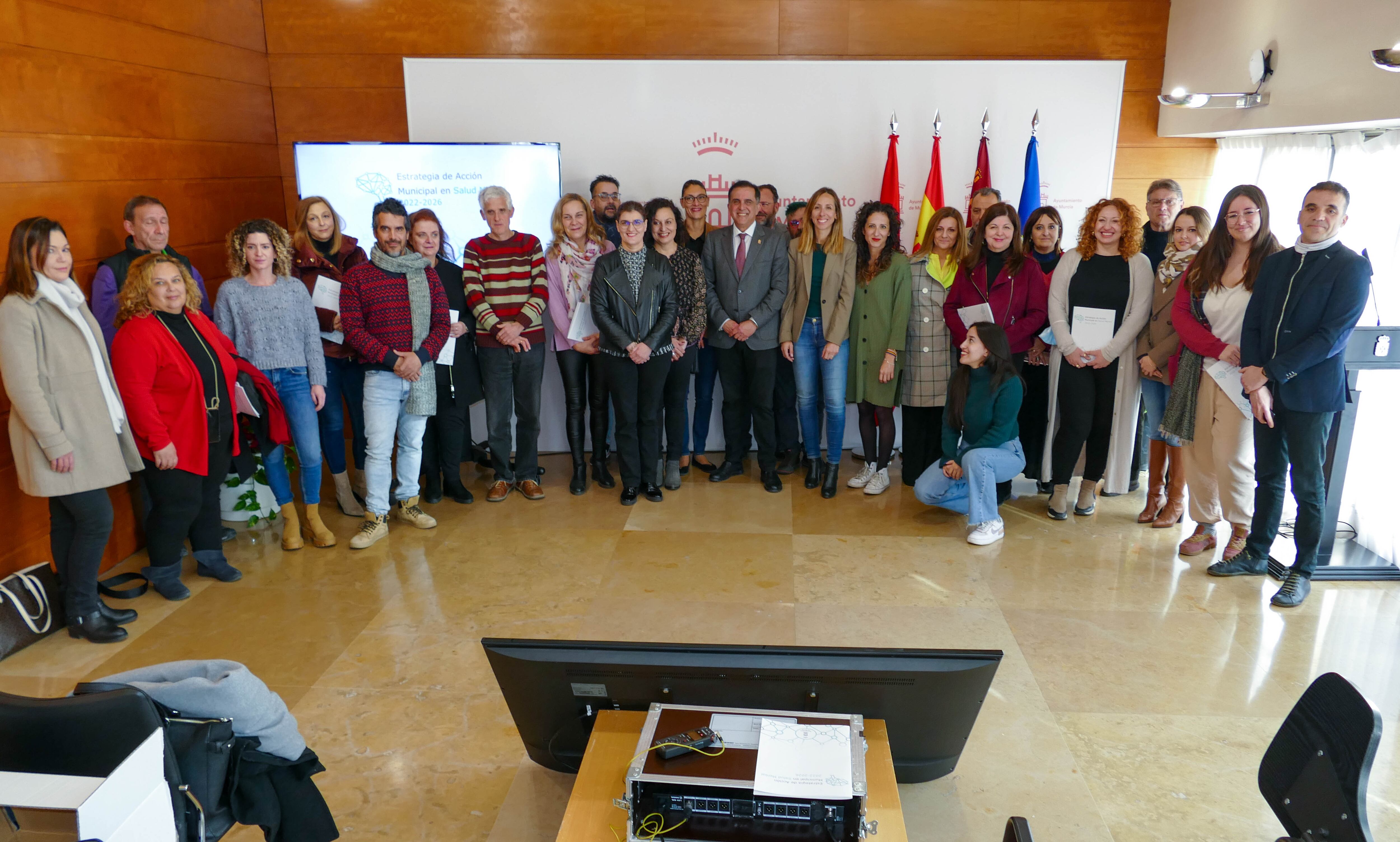 La estrategia municipal de salud mental de Murcia se ha presentado en el edificio Moneo con la presencia de una treintena de asociaciones