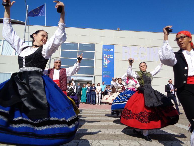 La E.M. de Folklore interpretó la Jota de Aranda en la inauguración