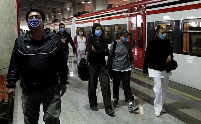 Salida de un tren en una estación de México