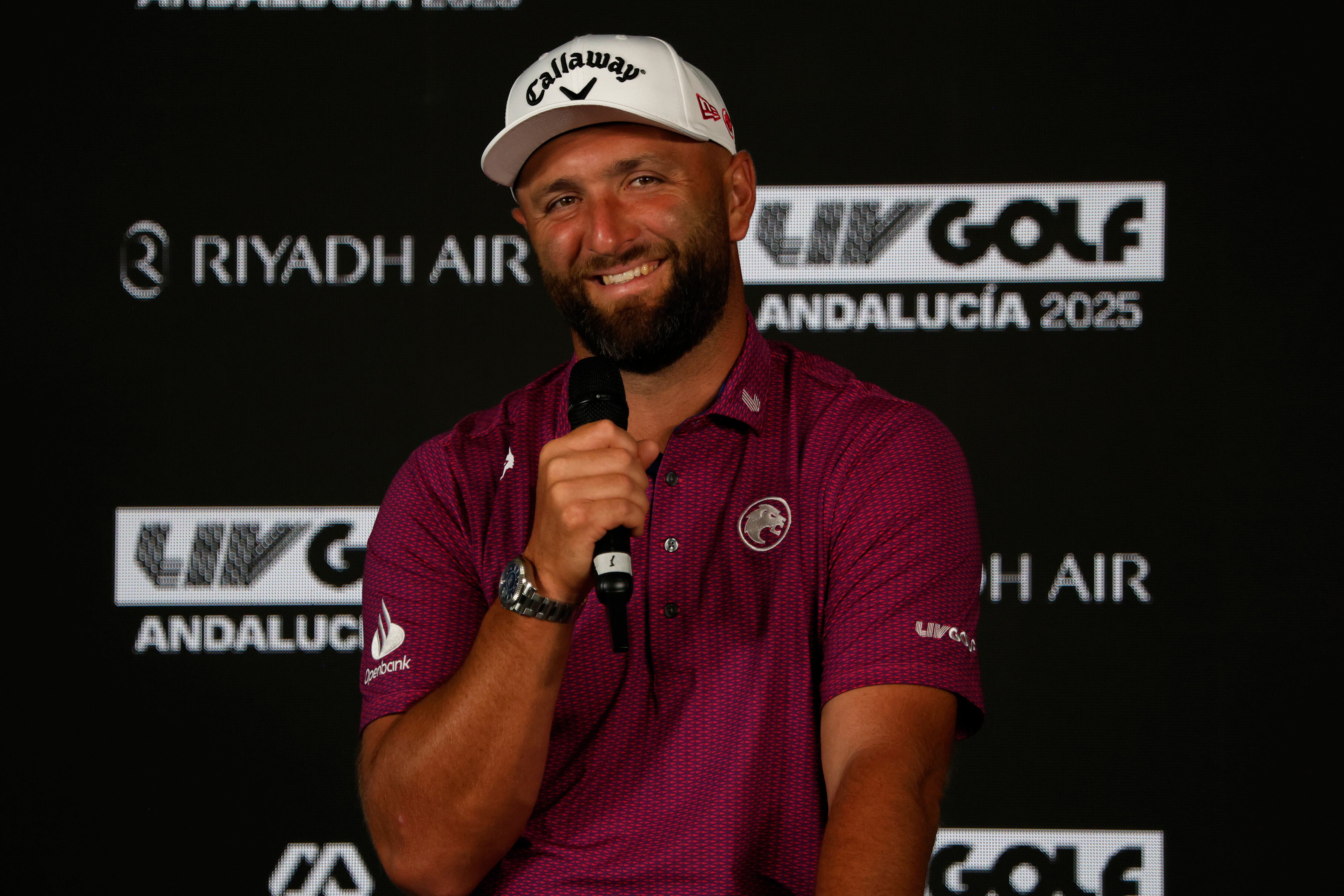 GRAFAND9952. SAN ROQUE (CÁDIZ), 09/07/2025.- El jugador de golf y capitán del equipo de la Legión XIII, Jon Rahm, durante la rueda de prensa ofrecida este martes como presentación de la tercera edición del LIV Golf Andalucía 2025, el circuito de golf financiado por Arabia Saudí, que comienza a partir del viernes próximo en el campo Real Club Valderrama en San Roque (Cádiz). /EFE/A.Carrasco Ragel.