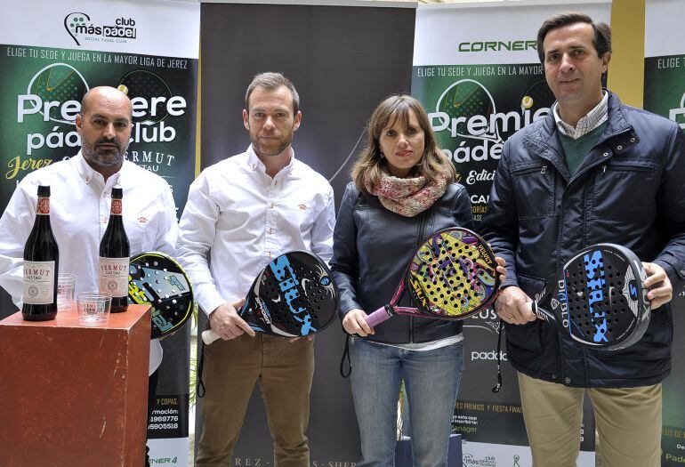 Imagen de la presentación del Torneo de Pádel en el Ayuntamiento