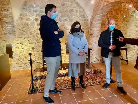 Momento de las declaraciones a Radio Jódar SER, durante la visita al Castillo de Jódar