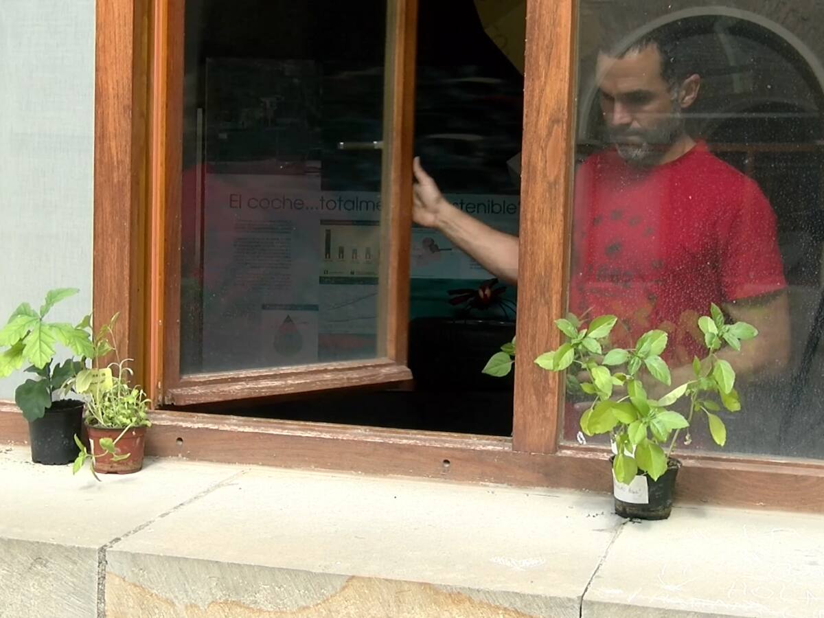 Analizan muestras de macetas para comprobar el nivel de contaminación de Pamplona