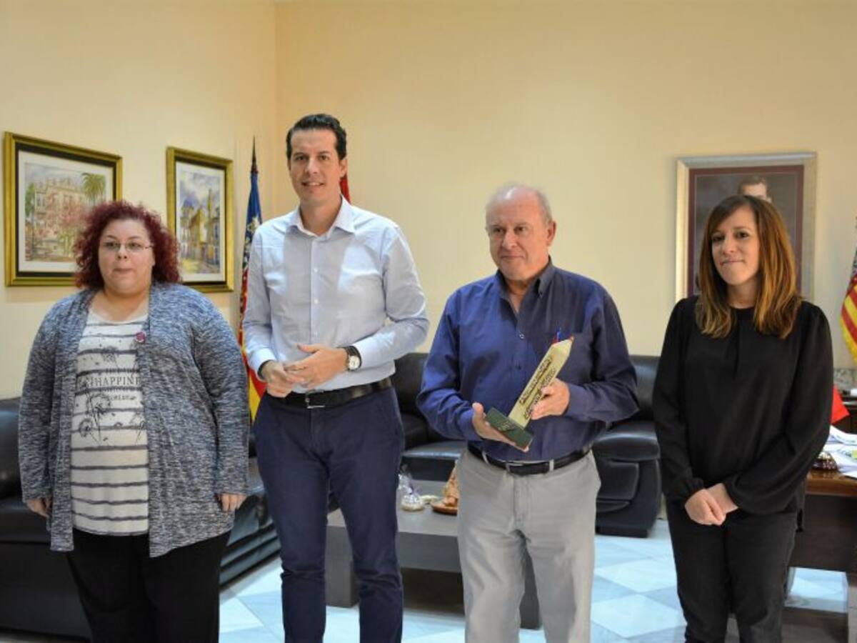 Juan Manuel Martínez reconocido con el premio de la FAPA Gabriel Miró