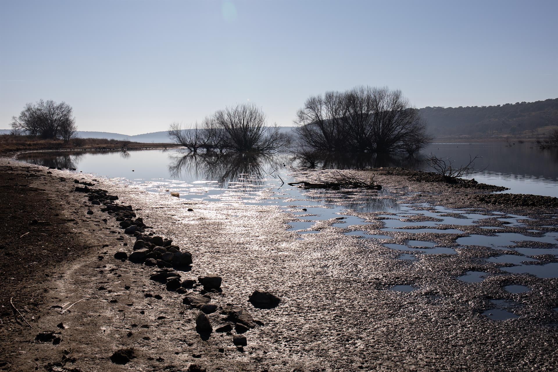 Zona embarrada de un embalse. Rafael Bastante - Europa Press