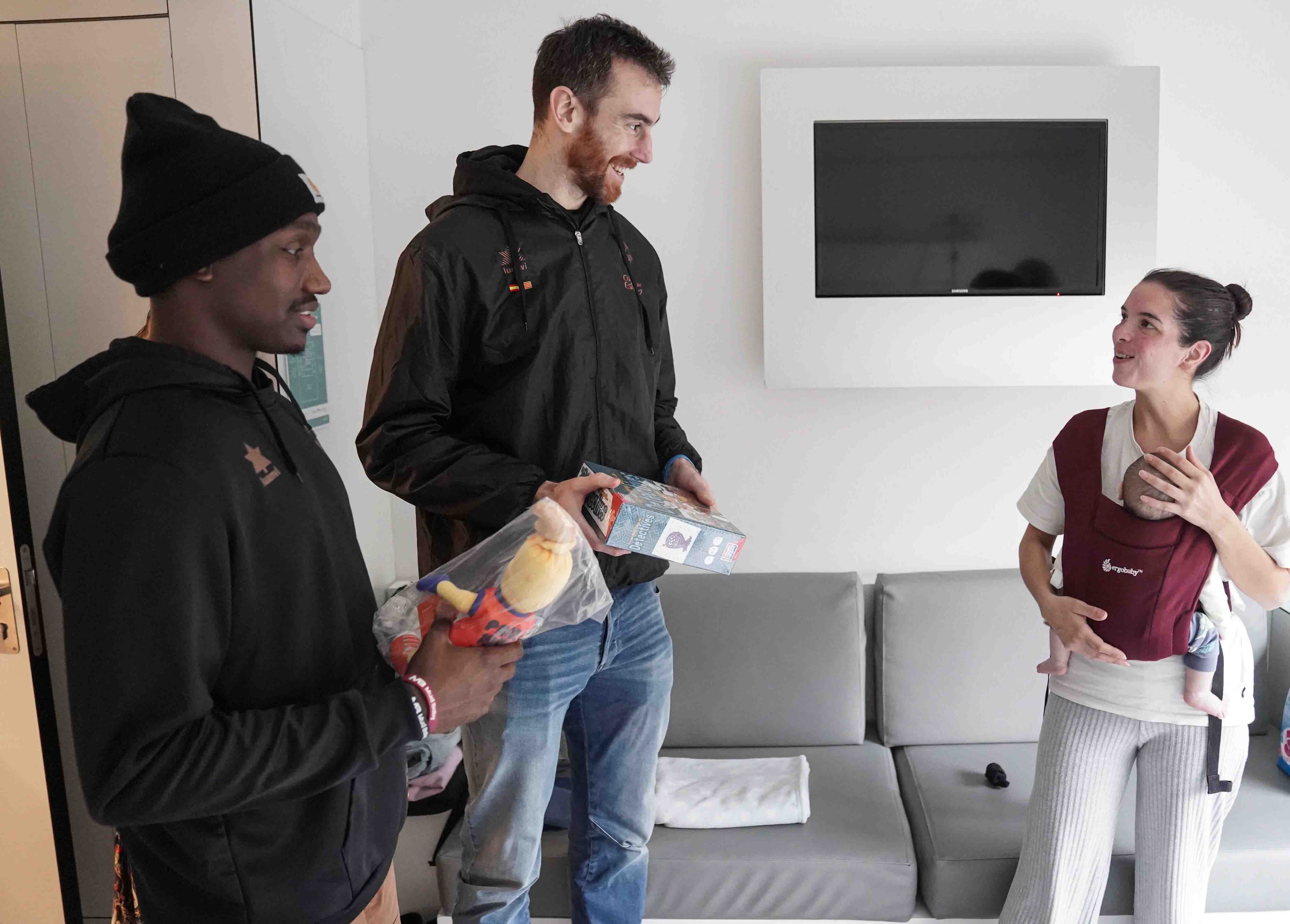 Quirónsalud Valencia recibe la visita de los jugadores del Valencia Basket