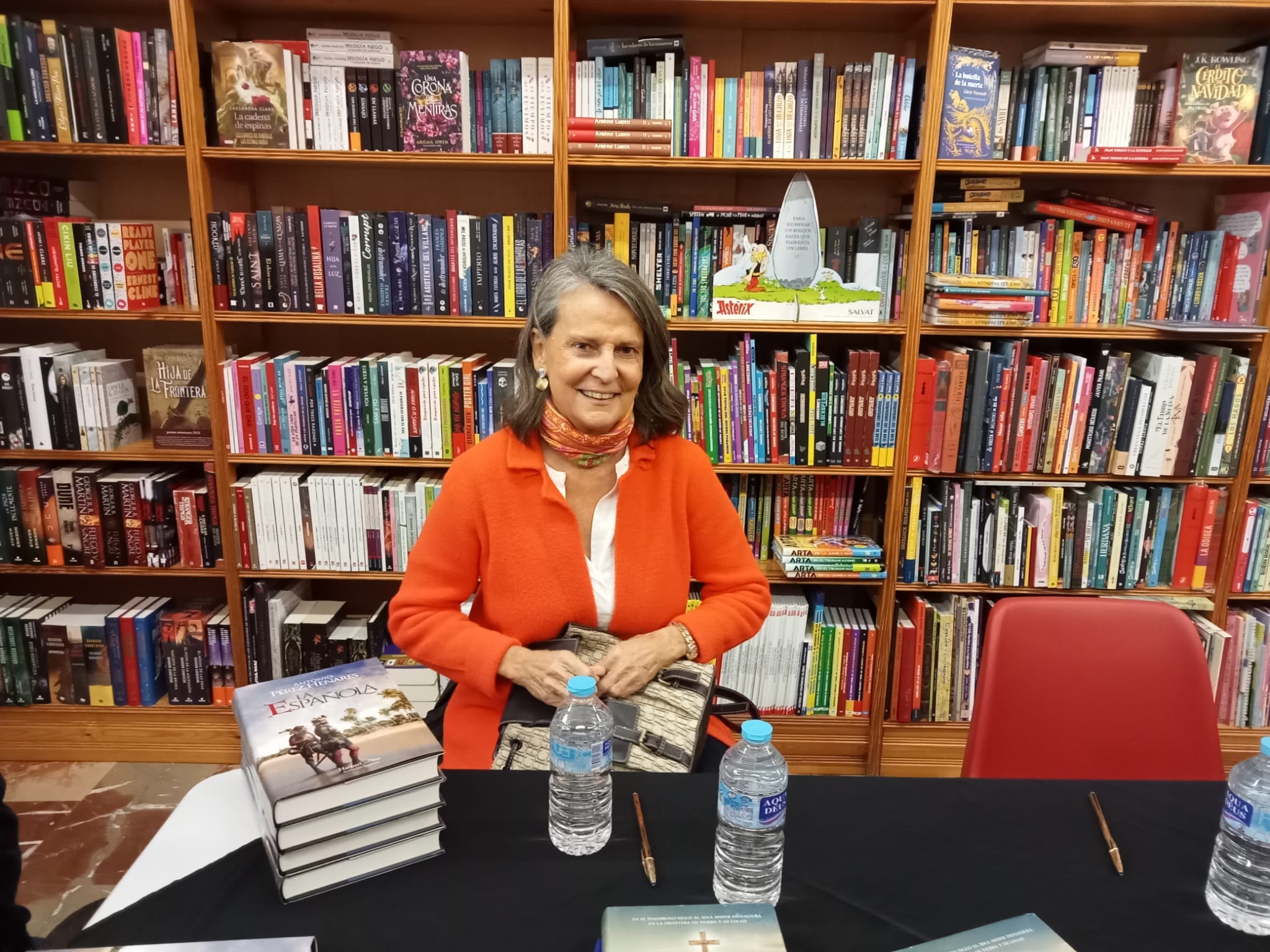 Isabel San Sebastián en Librería Entrelibros de Linares.