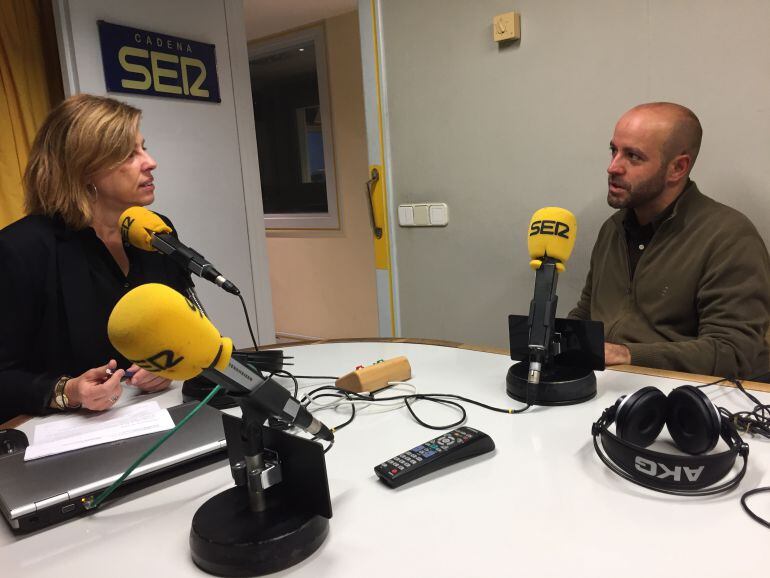 Aida Pena y Luís Villares en los estudios de Radio Galicia