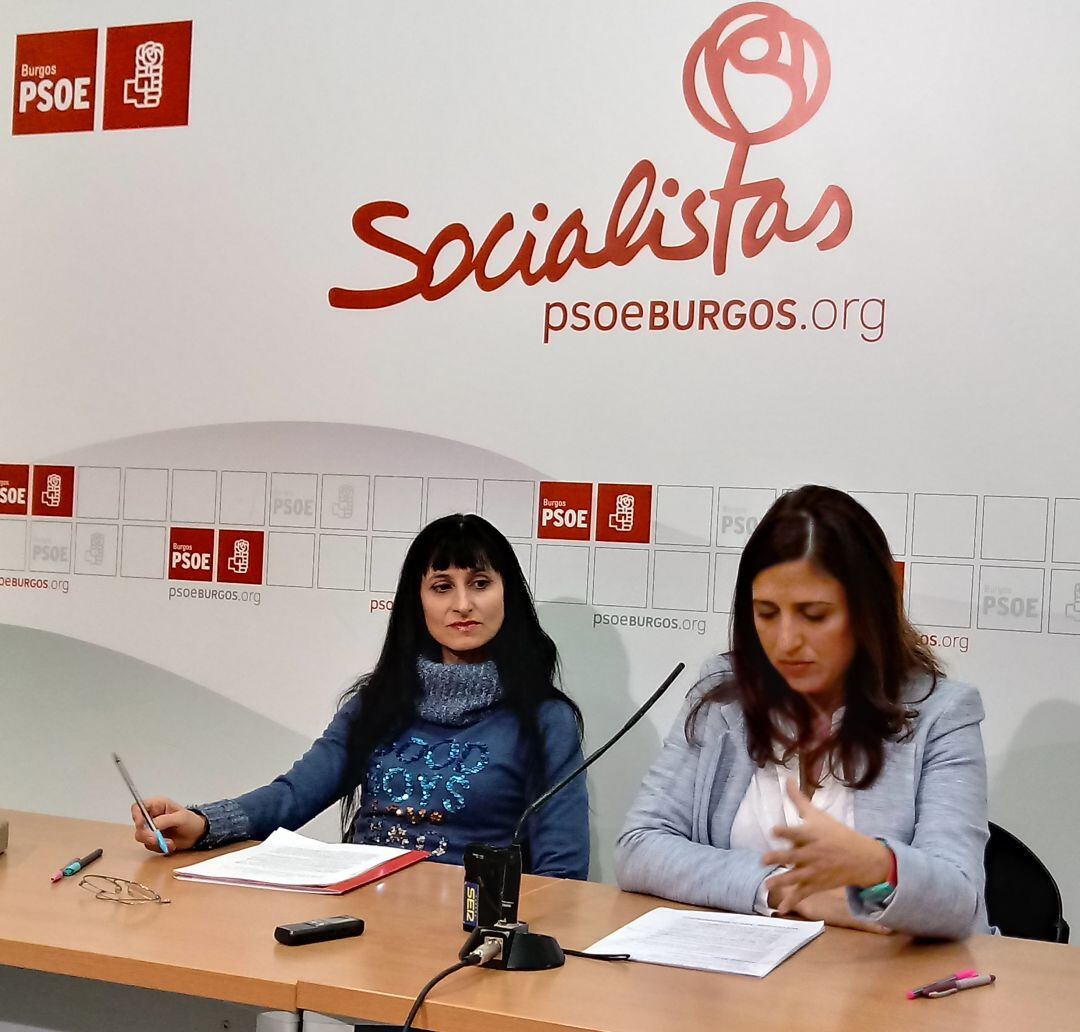 Ester Peña, Secretaria General del PSOE de Burgos (dcha) y Silvia Adrián, Secretaria de Igualdad