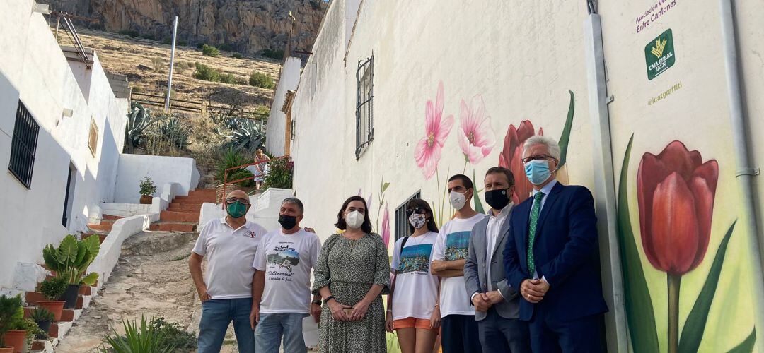 Juan Gallego, Julio Millán y María Orozco visitan el barrio del Almendral junto a representantes de la AA.VV. Entre Cantones