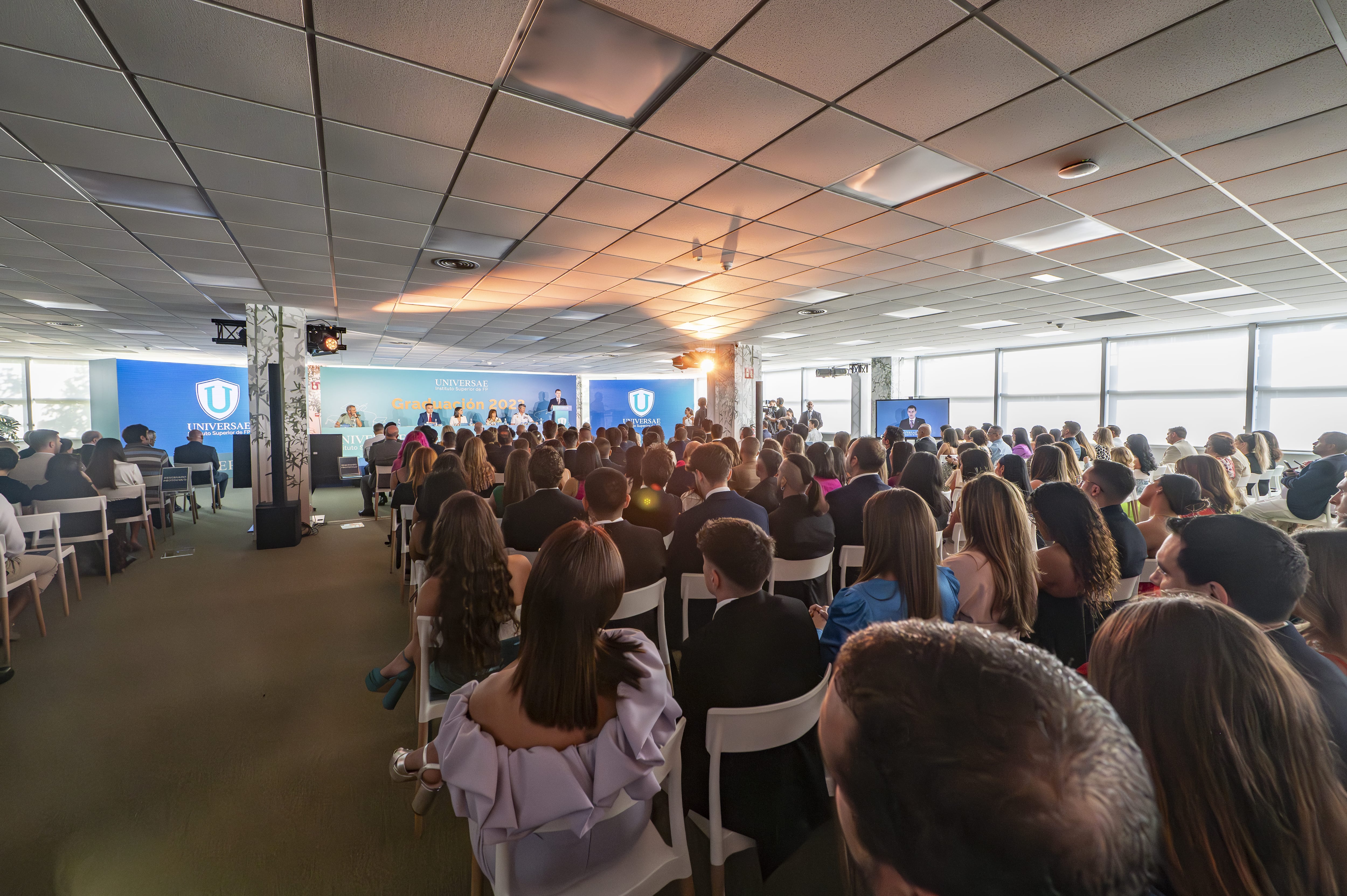 Recién graduados de UNIVERSAE