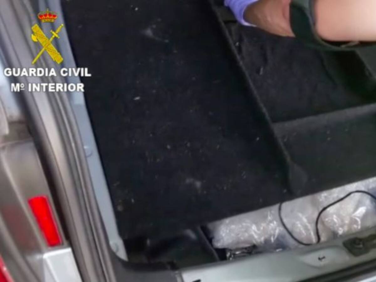 Detenidos antes de embarcar rumbo a Ibiza con 15 kilos de cristal