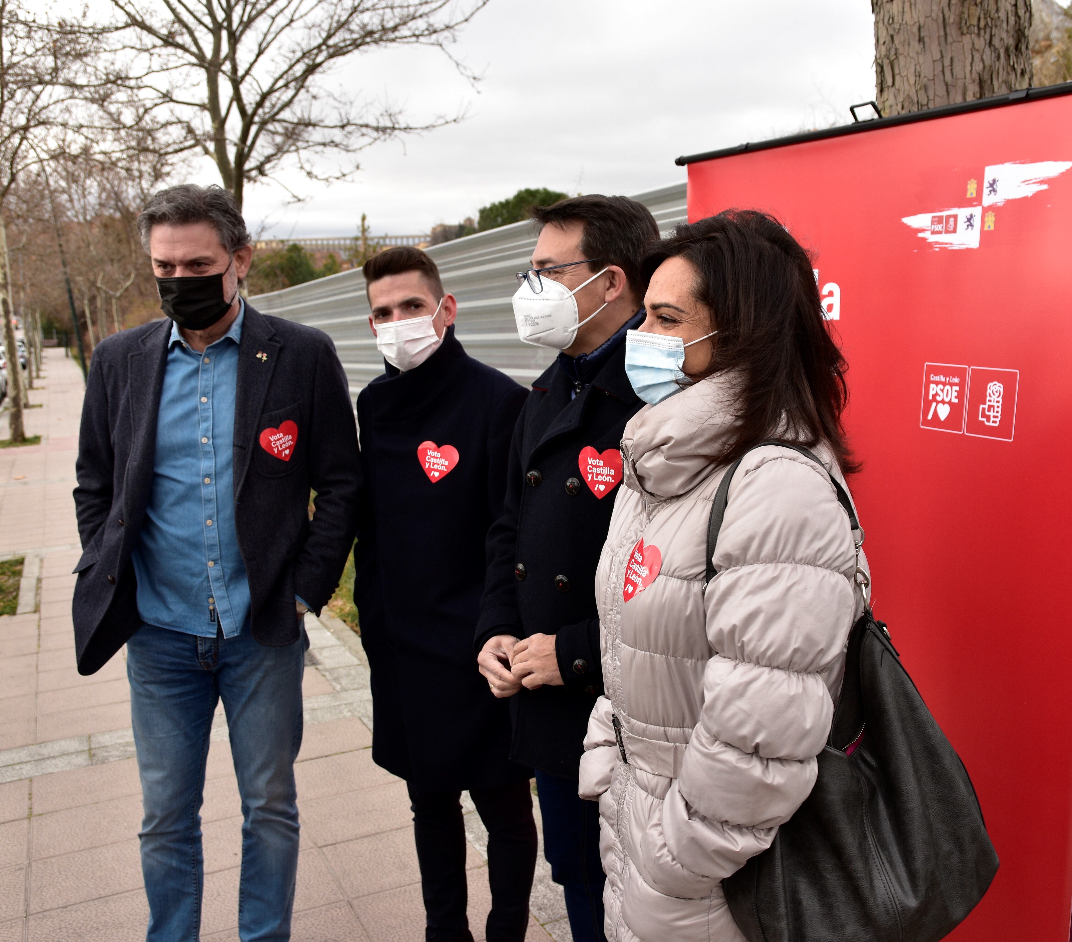 Los candidatos del PSOE a las cortes por Segovia acompañados por el portavoz de educación del partido en Castilla y León, Fernando Pablos