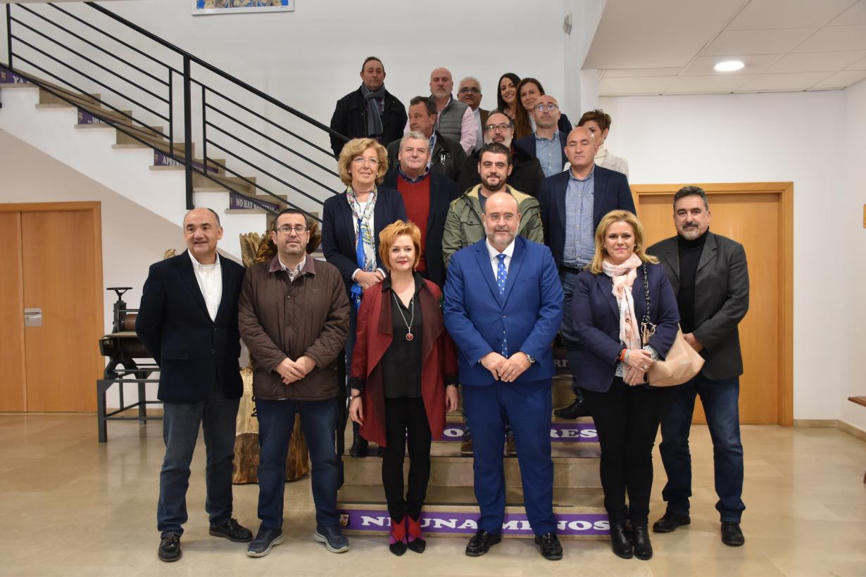 Foto familia en el Ayuntamiento de San Clemente