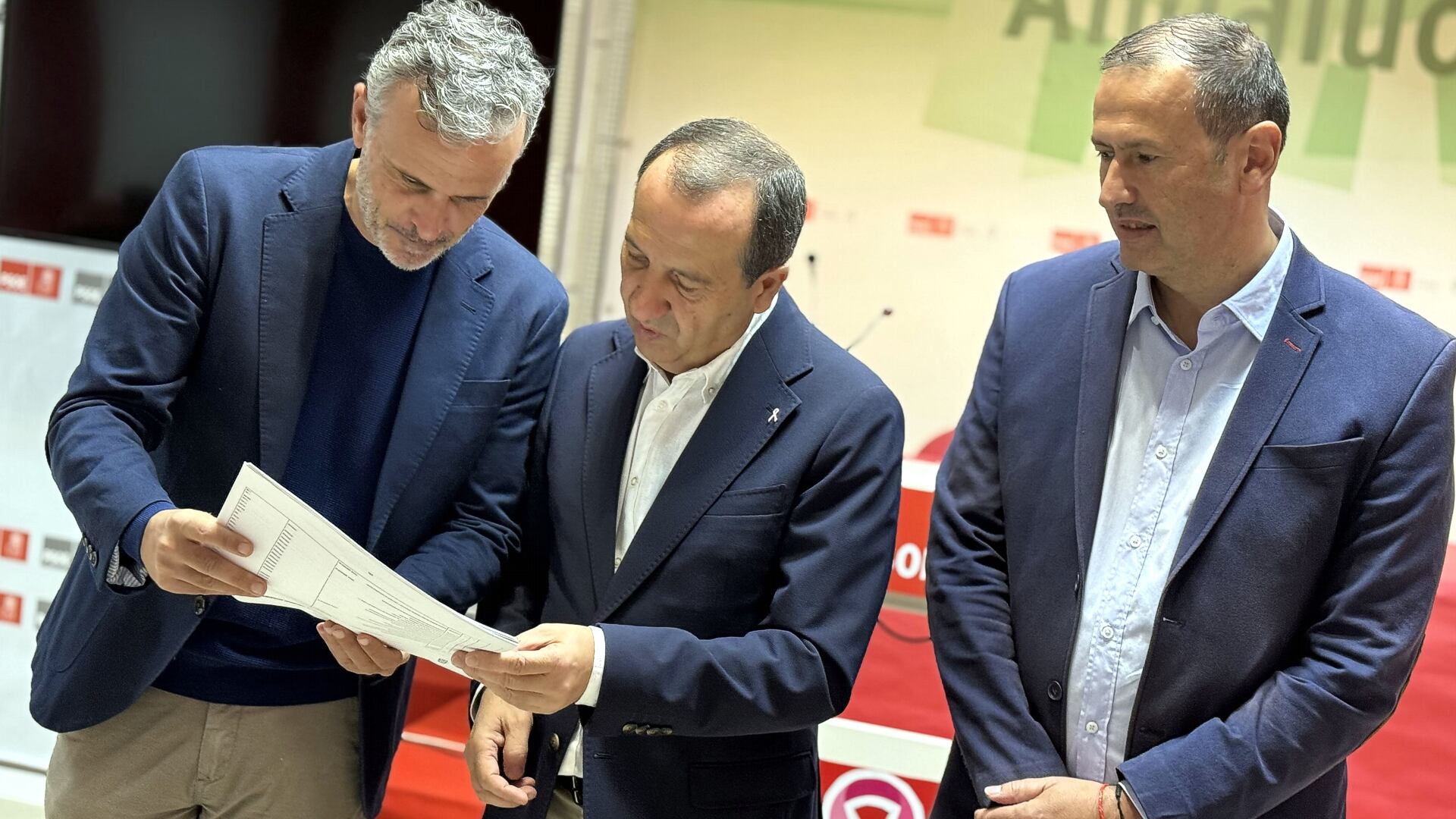 Nacho López, José Luis Ruz Espejo y Manuel Lara ofrecen una rueda de prensa en la sede del PSOE de Antequera