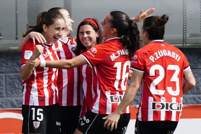 Clara Pinedo celebra el gol de la victoria del Athletic ante el Atlético de Madrid