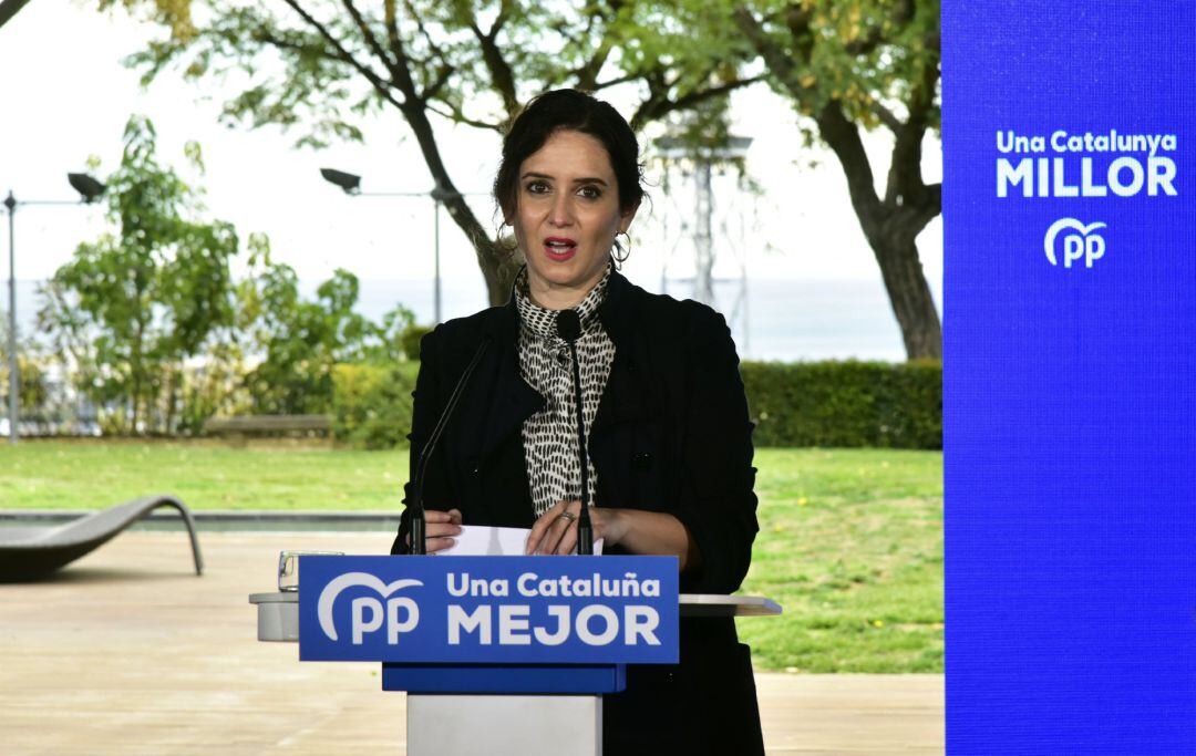La presidenta de la Comunidad de Madrid, Isabel Díaz Ayuso, en un acto de la campaña del PP para las elecciones catalanas.