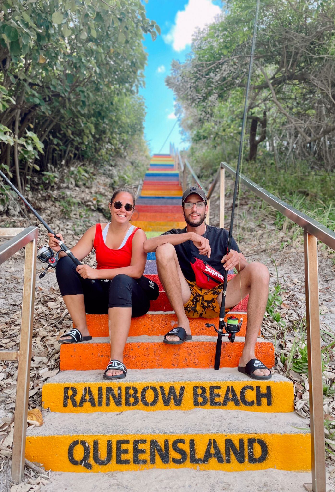 Juanpa y Taly en una playa