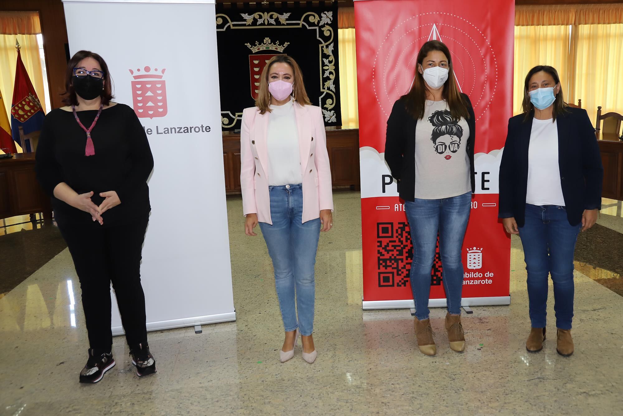 De izquierda a derecha: Manuela Armas (consejera de Educación del Gobierno de Canarias), María Dolores Corujo (presidenta del Cabildo de Lanzarote), Miriam Barros (consejera de Educación del cabildo) y Celeste Callero (directora insular de Educación).