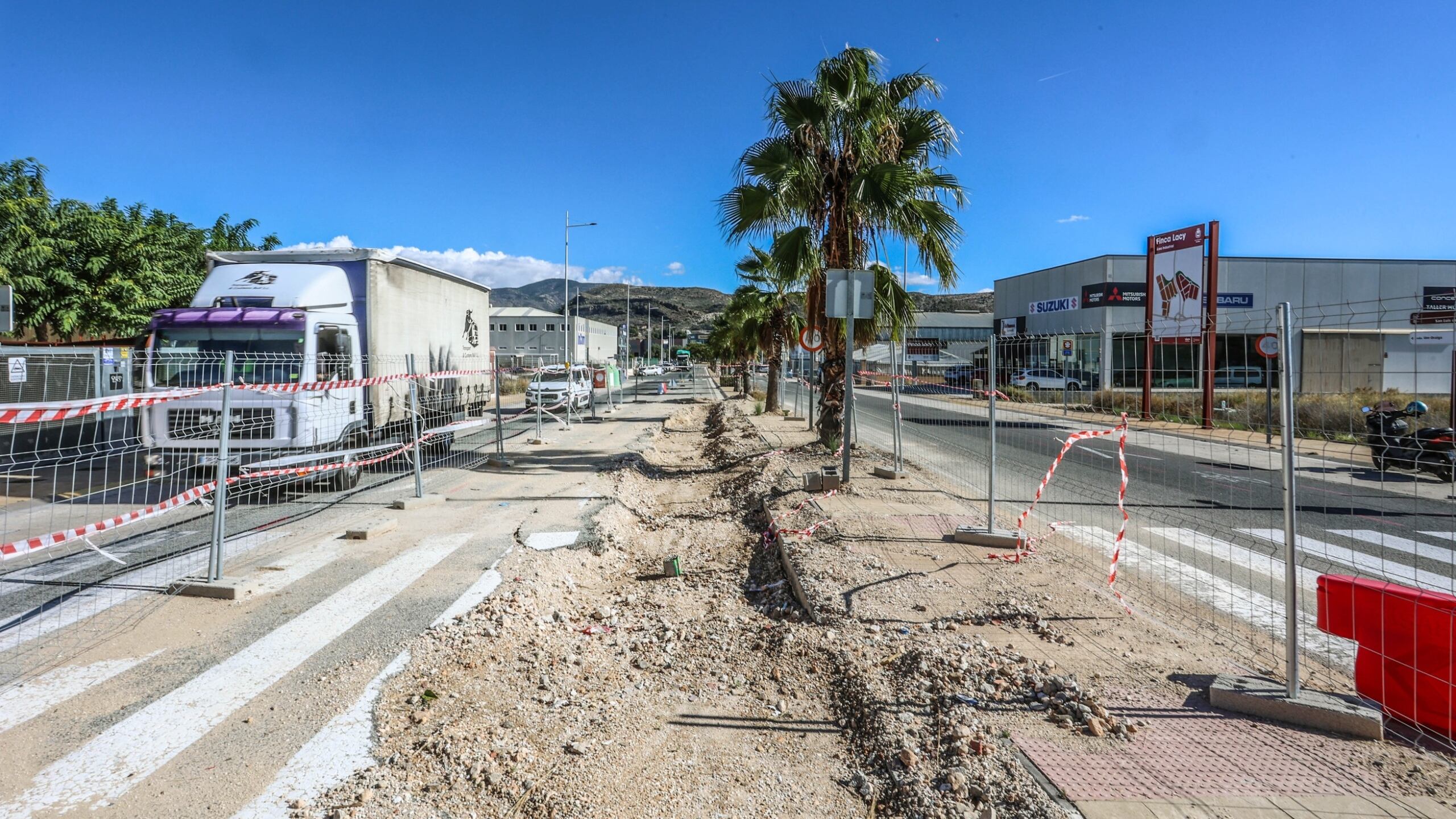 Los populares han criticado que, un año después, las obras siguen inacabadas