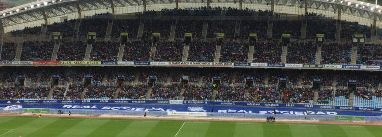 Aspecto de la grada de Anoeta en el derbi vasco femenino del domingo