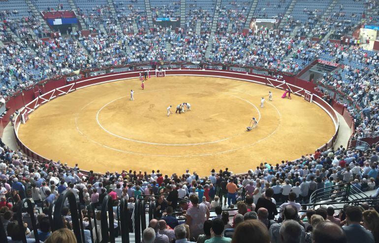 Vista de la plaza de toros de Illunbe durante la celebración esta Semana Grande de un festejo.