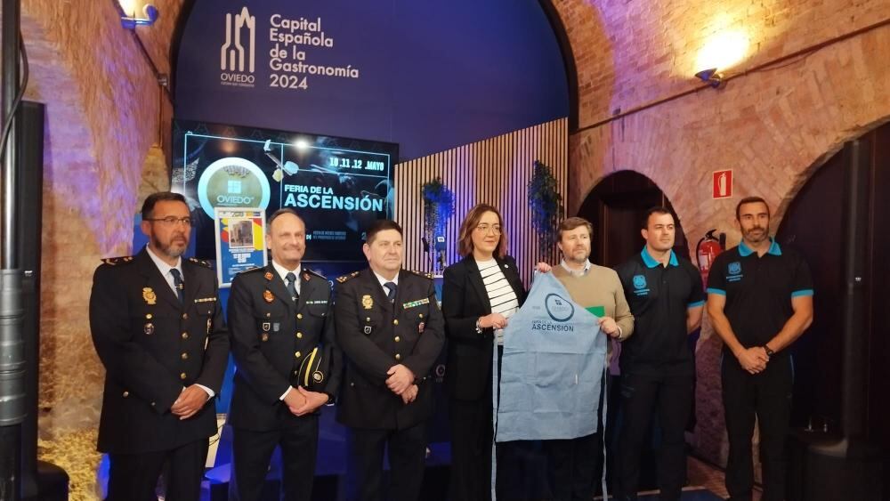 Un momento de la presentación, con la concejala de Festejos en el centro.