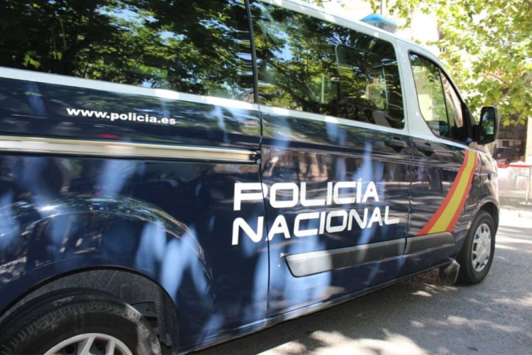 Furgón de la Policía Nacional. 