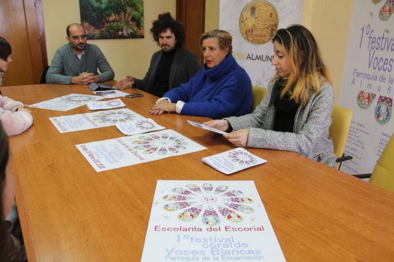 La concejala de cultura, Olga Ruano, presenta el Festival de coral de Voces Blancas