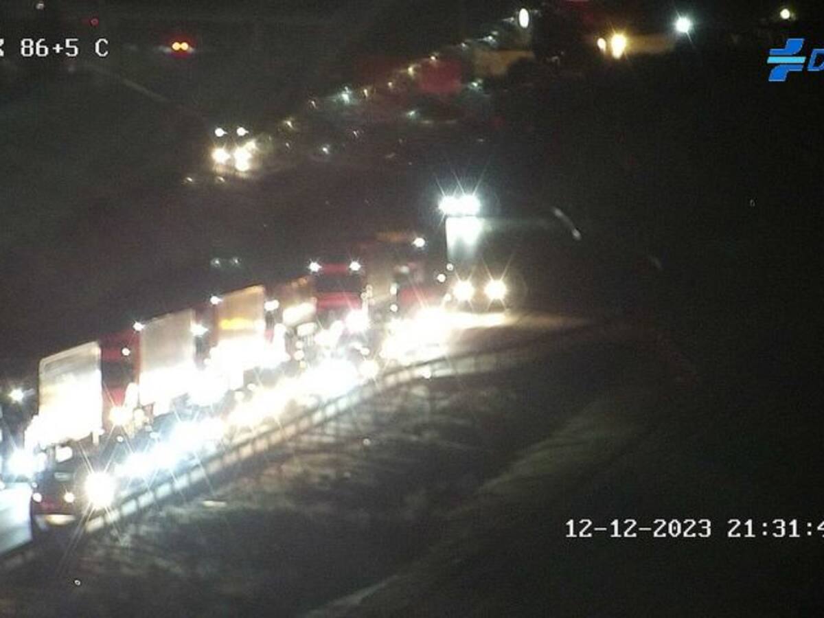 Un fallecido y cinco personas heridas en un accidente en la A-5 en el que un coche circulaba en sentido contrario