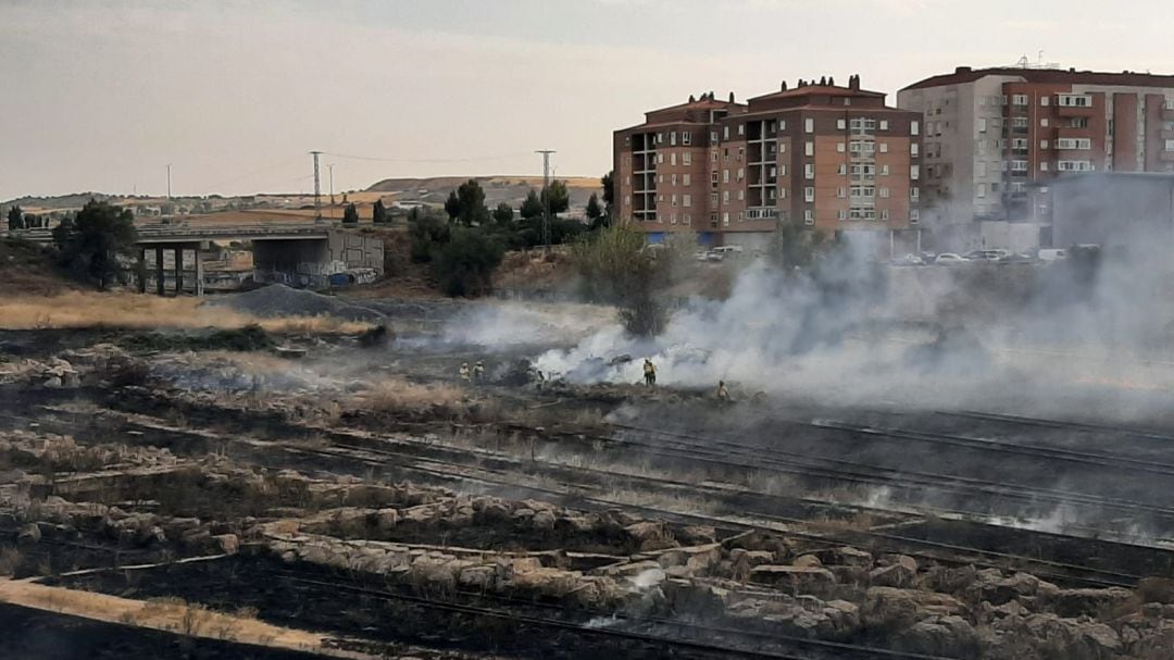 Nuevo incendio en los terrenos de Adif en el centro de Cuenca