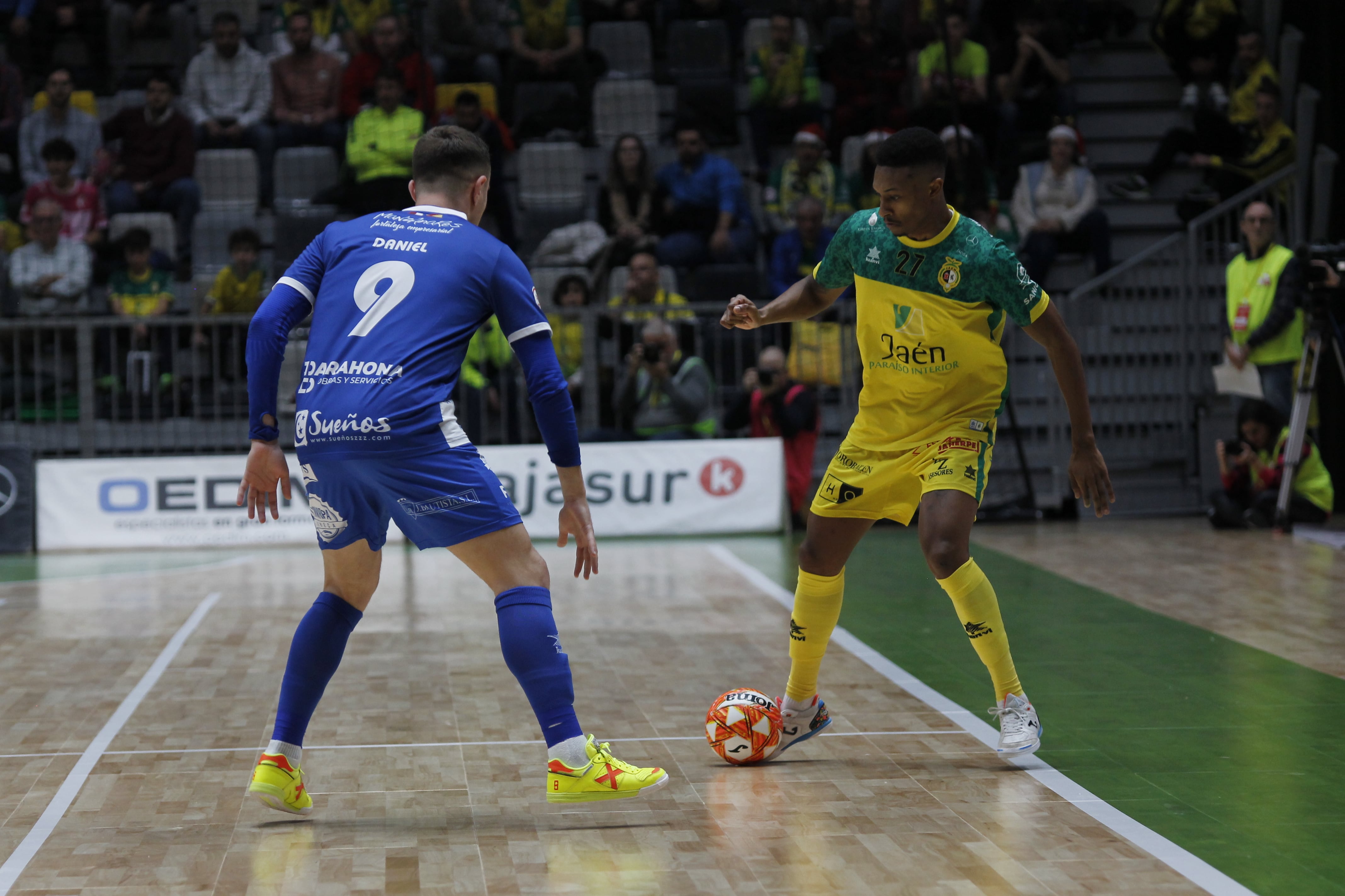 El equipo de Manzanares lo intentó pero en ningún momento pudo romper la férrea defensa del cuadro amarillo. Los jiennenses continúan terceros y Manzanares penúltimo