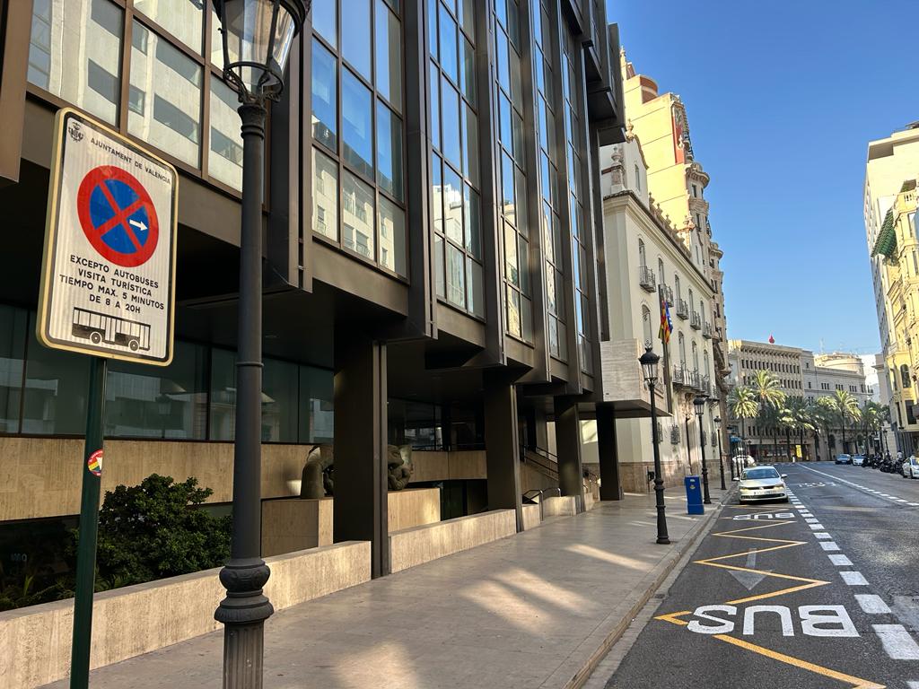 El Ayuntamiento habilita una nueva zona de aparcamiento de autobuses turísticos en el centro de València