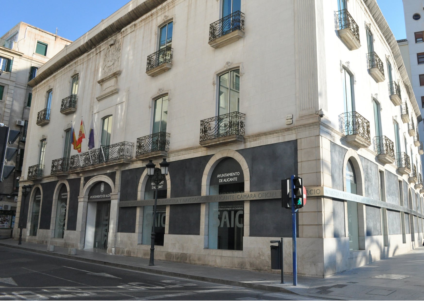 Antiguo Hotel Palas de Alicante, propiedad de la Cámara de Comercio donde el Ayuntamiento de Alicante presta servicios como el SAIC (Servicio de Atención Integral a la ciudadanía)