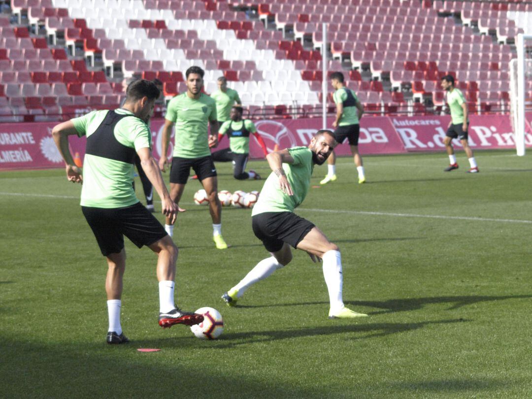 Nano y Juan Carlos en los rondos de calentamiento.