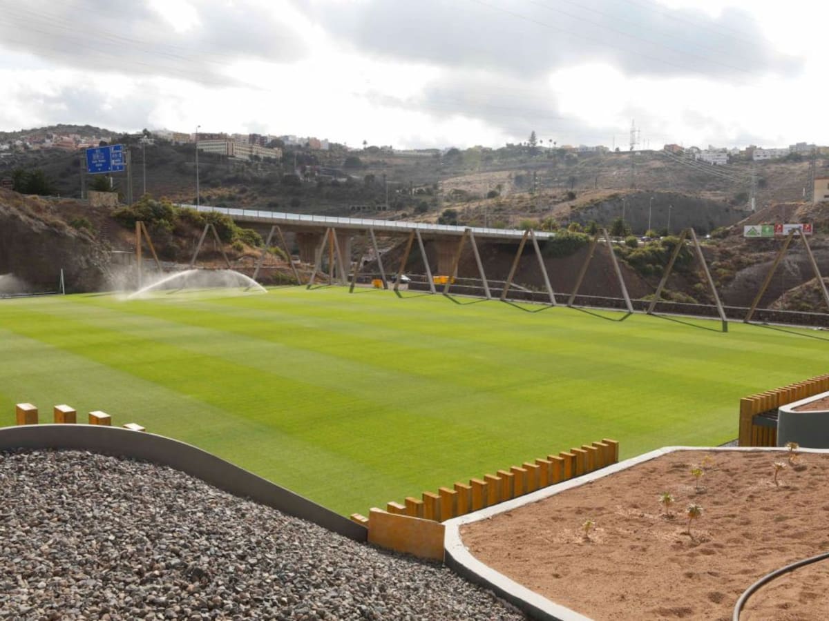 Los aficionados visitan la nueva Ciudad Deportiva de la UD Las Palmas